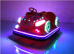 新款廣場游樂設備碰碰車警車碰碰車